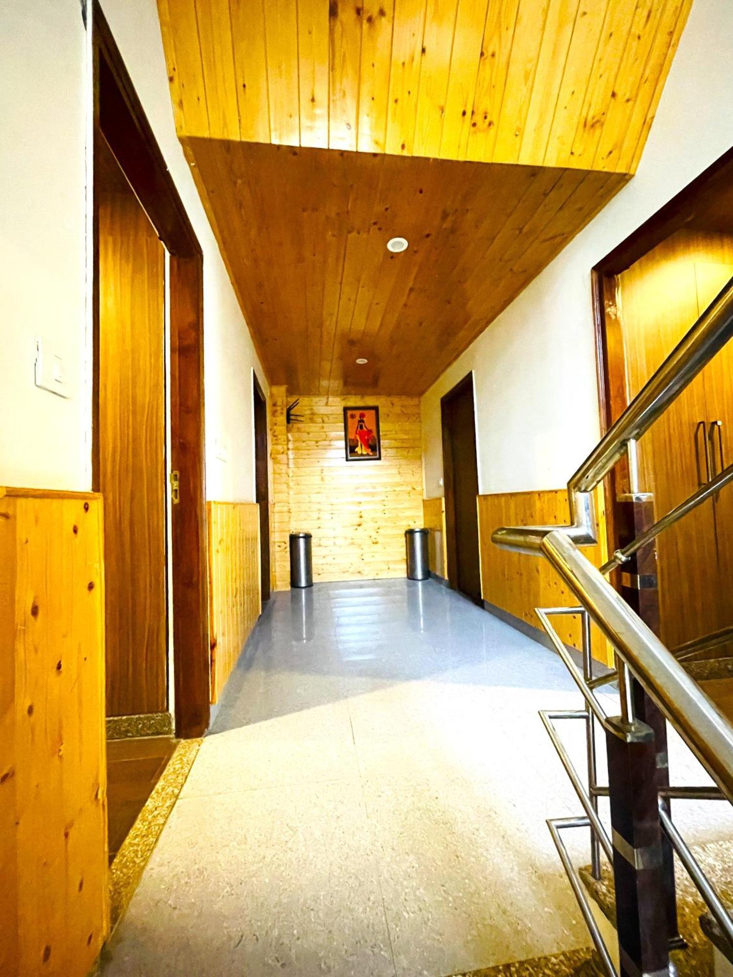 Hotel Simsa Heights Manali Esterno foto